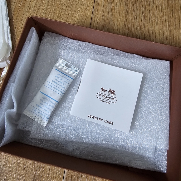 Coach jewelry gift box with dust bag - Picture 2 of 5